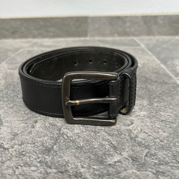 Levi’s Black Leather Size Large 38-40 Approx. 1 1/2” Wide - Picture 1 of 7